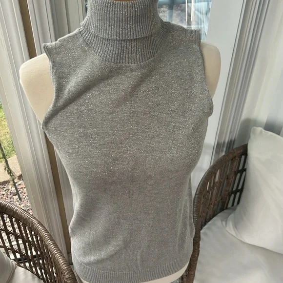 Turtle neck very shimmery the brand is Joseph A. - Picture 5 of 5